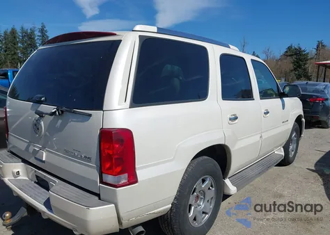 2005 Cadillac Escalade Standard z USA, uszkodzony, nr VIN 1GYEK63N85R153961